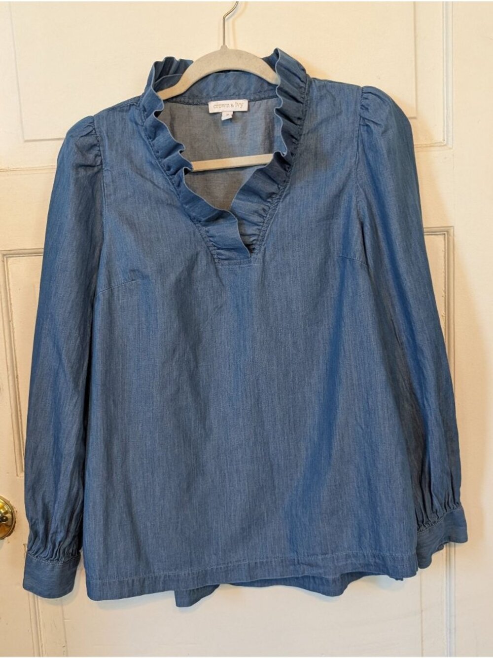 Crown & Ivy Denim Chambray Long-sleeve Blouse Size M Ruffled Collar Casual
